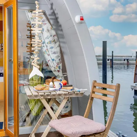 Hausboot Stoertebeker * Stralsund